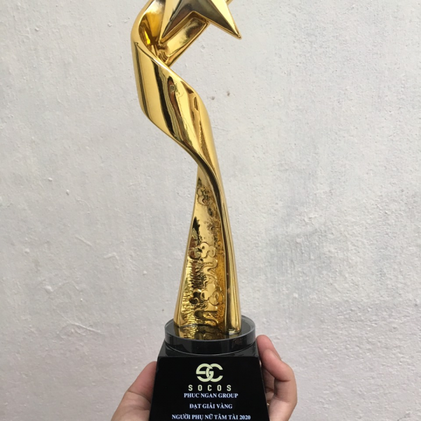 Cúp kim loại cao cấp
