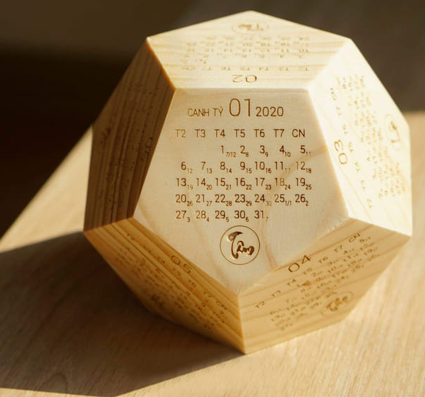 Lịch gỗ khối ngũ giác 12 mặt 