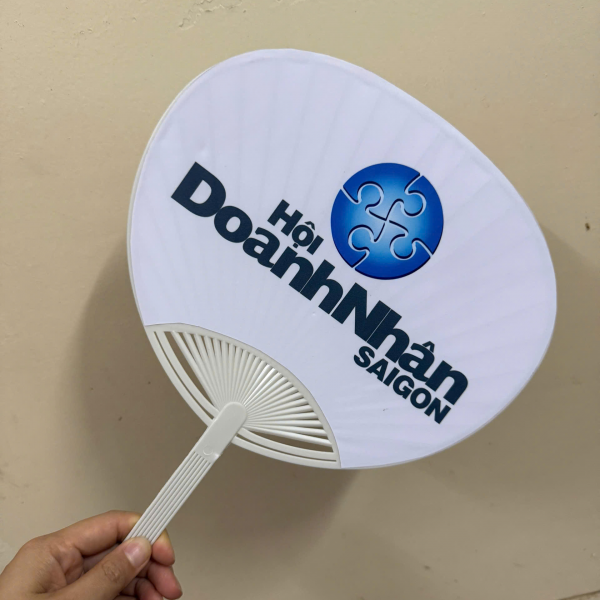 Quạt nhựa cầm tay dáng tròn